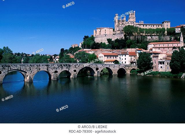 Beziers at river Orb with cathedral St Nazaire Languedoc-Roussillon France