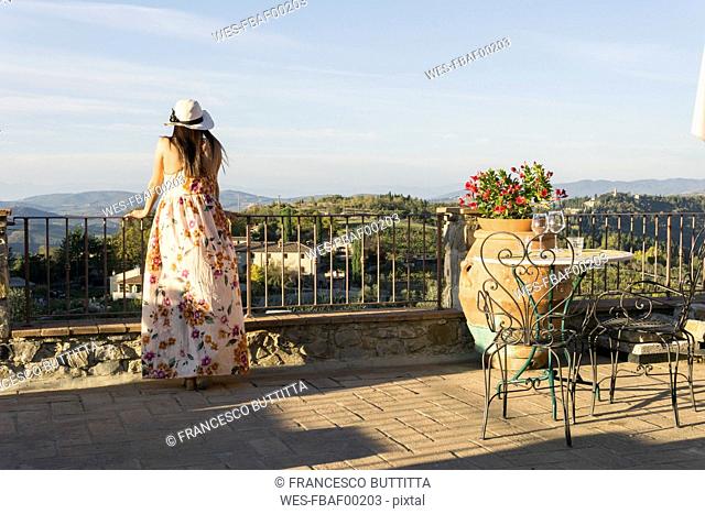 Italy, Tuscany, Siena, young woman enjoying the view at a winery