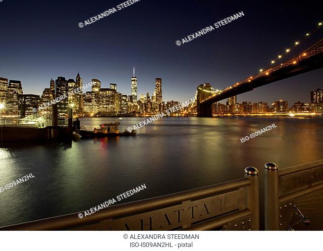 Night view of Brooklyn Bridge, New York, USA