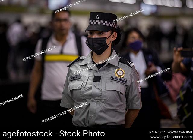 12 January 2023, Mexico, Mexiko-Stadt: A National Guard unit guards a platform at the Hidalgo subway station. After several technical incidents in the subway in...