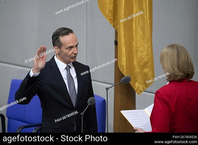 Volker WISSING (FDP), Federal Minister of Transport and Digital, Federal Transport Minister, 5th plenary session of the German Bundestag with the election and...