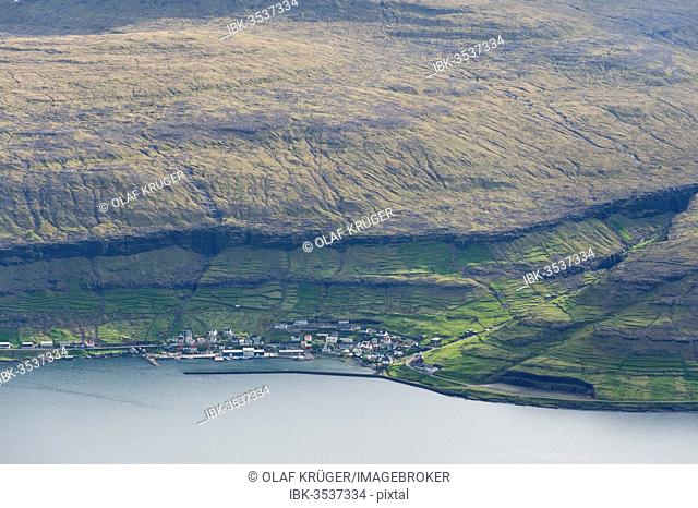 Haldarsvík village, surrounded by fields on Sundini fjord, Haldarsvík, Streymoy, Faroe Islands, Denmark