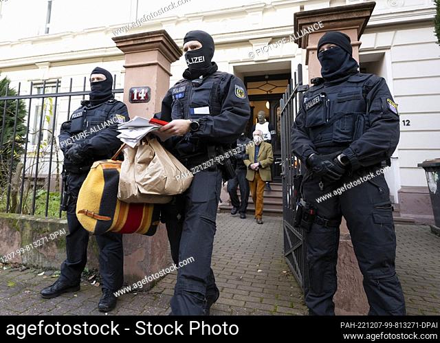 07 December 2022, Hessen, Frankfurt/Main: During a raid against so-called ""Reich citizens"", masked police officers lead Prince Reuss (back