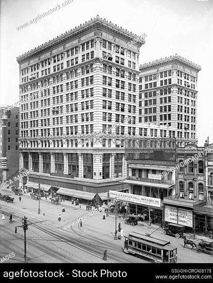 Street Scene, Maison Blanche Department Store, Canal Street, New Orleans, Louisiana, USA, Detroit Publishing Company, 1910
