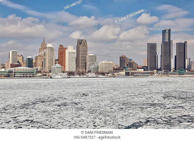 Skyline of downtown Detroit, Michigan, USA. Chunks of ice can be seen floating along the Detroit River on a cold Winter day