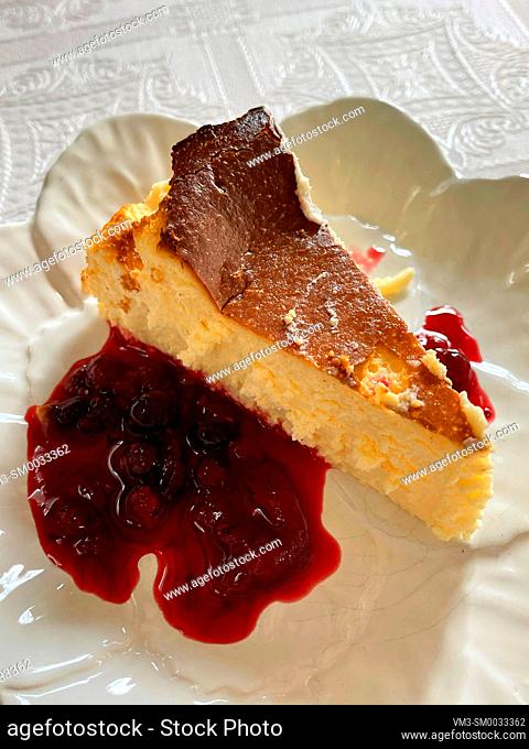 Cheese cake with raspberry jam