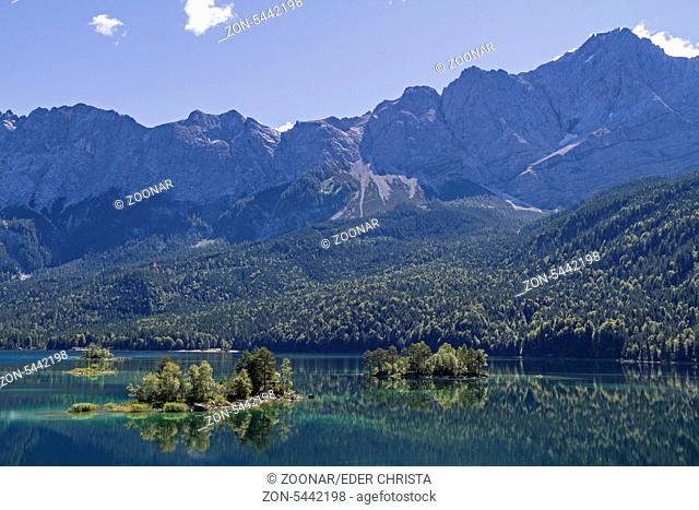 Der Eibsee ist ein Bergsee in der Nähe von Garmisch, der zu Füßen der Zugspitze liegt