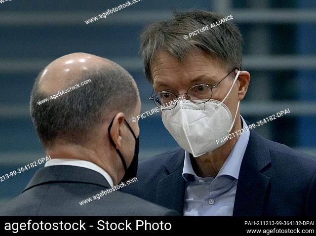 13 December 2021, Berlin: Chancellor Olaf Scholz (l) and Federal Health Minister Karl Lauterbach (both SPD) chat as they arrive for the weekly cabinet meeting...