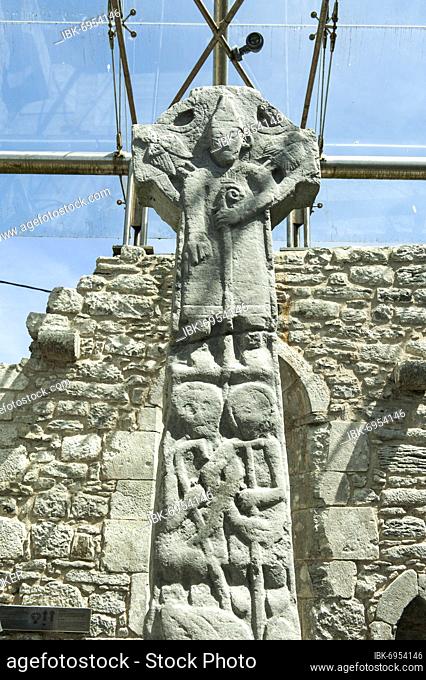 Iroquoian church, decorated Irish High Cross from the Middle Ages, effigies of monks, Doorty Cross, east side, in the glass-roofed Kilfenora Cathedral