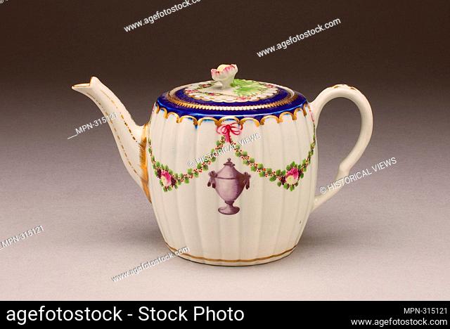 Worcester Royal Porcelain Company. Teapot - About 1775 - Worcester Porcelain Factory Worcester, England, founded 1751. Soft-paste porcelain with polychrome...