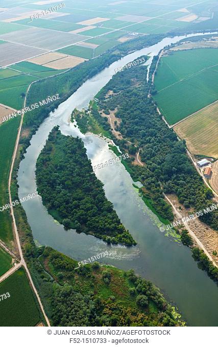Ebro river meander  Pina de Ebro Village  Zaragoza Province, Aragon, Spain, Europe