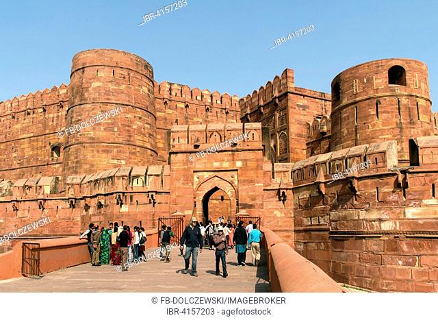 People in front of the Amar Singh Gate, Lahore Gate, Red Fort, fortress, Agra, Uttar Pradesh, India