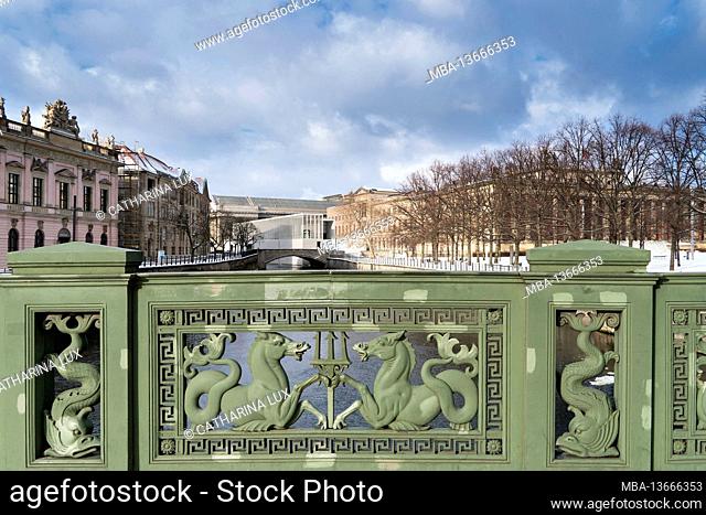 Berlin, historical center, Museum Island, Lustgarten, James-Simon-Galerie, view from the ornate palace bridge