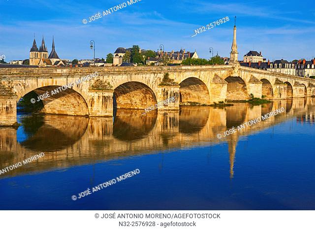 Blois, Loire River, Saint Nicolas, Jacques Gabriel Bridge, Pont Jacques Gabriel, Loire et Cher, Pays de la Loire, Loire Valley, UNESCO World Heritage Site