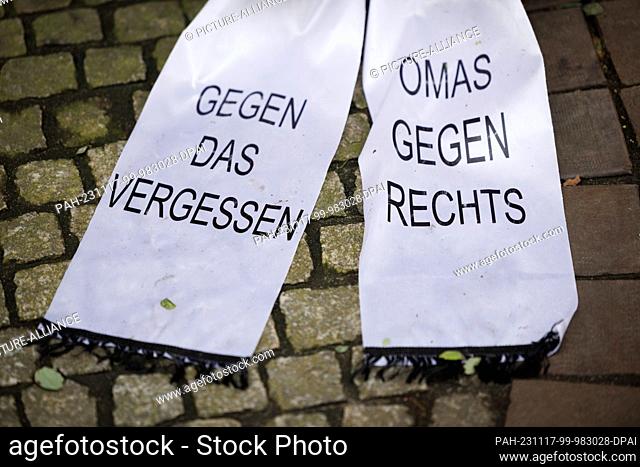 16 November 2023, Lower Saxony, Osnabrück: A ribbon ""against forgetting"" and ""grannies against the right"" can be seen at a memorial site