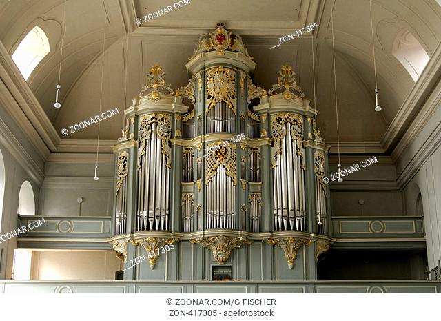 Barockorgel in der ehemaligen Stiftskirche St. Gumbertus, Ansbach, Bayern, Deutschland / Baroque organ in the former collegiate church St