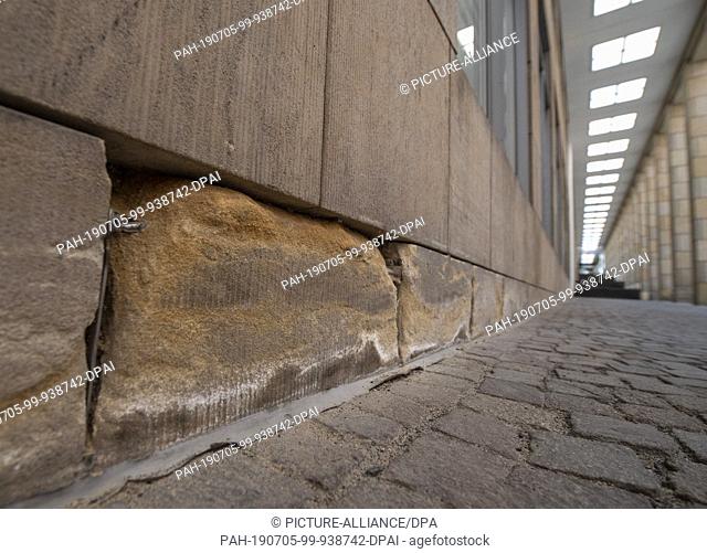 18 June 2019, Hessen, Frankfurt/Main: A sandstone decomposed by urine over the years on the façade of the Schirn. The city also has to contend with a large...