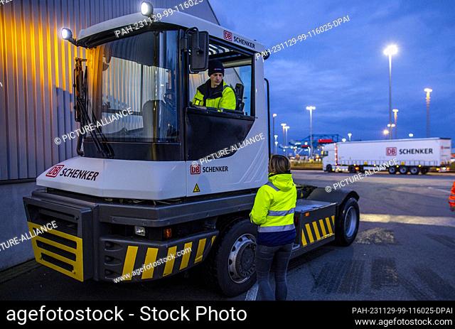 PRODUCTION - 21 November 2023, Mecklenburg-Western Pomerania, Rostock: A DB Schenker logistics company's tractor unit is on the move in the morning on the site...