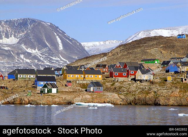 Coloured wooden houses, Ittoqqortoormiit, Scoresbysund, Greenland, North America