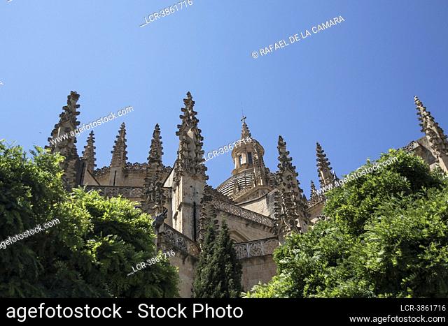 THE CATHEDRAL OF THE ASSUMPTION AND OF SAN FRUTOS OF SEGOVIA, IS THE LADY OF THE CATHEDRALS FOR ITS SIZE AND ELEGANCE, BUIT BETWEEN THE 16TH AND 18TH CENTURIES