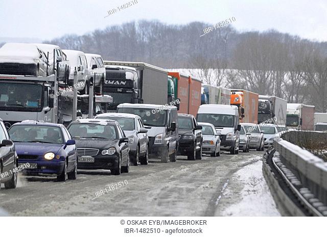 Onset of winter, chaos, blocking of the motorway A8 in direction of Munich at Albaufstieg, exit at the gray exit in Holzmaden, Baden-Wuerttemberg, Germany