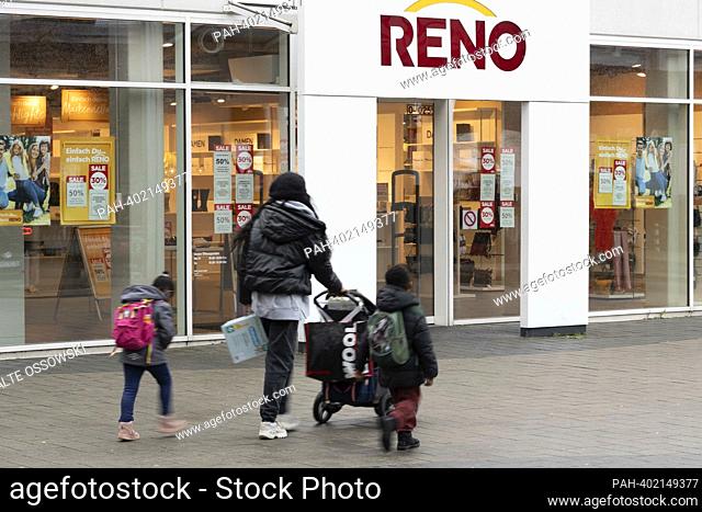 versus the company RENO from Osnabrueck, insolvency proceedings were opened at the District Court of Hameln, the parent company Reno Schuhcentrum GmbH and the...