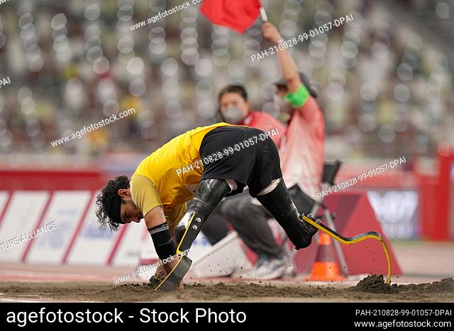 28 August 2021, Japan, Tokio: Paralympics: Athletics, long jump, men, final, at the Olympic Stadium. The red flag is shown