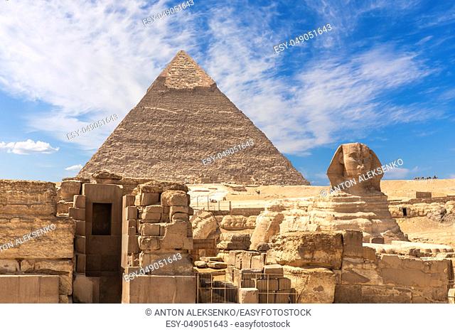 The Grreat Sphinx, ruins of the temple of Giza and the Puramid of Kafre, Cairo, Egypt