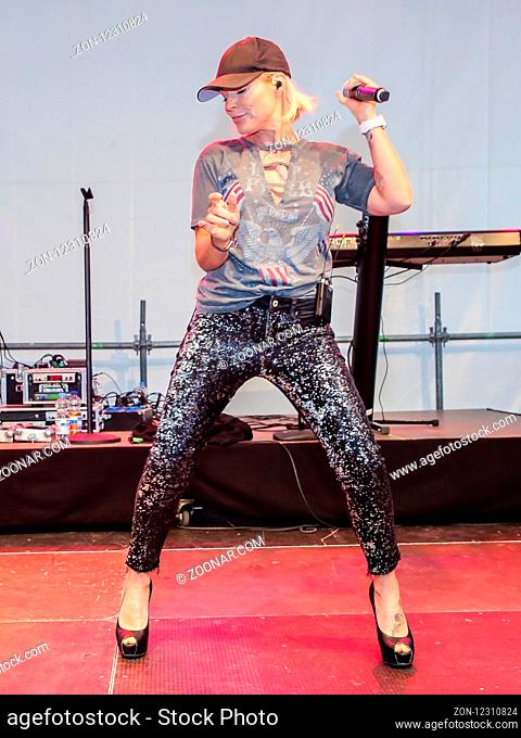 deutsche Schlagersängerin Michelle bei einem Kurzauftritt am 23.06.2018 in Magdeburg - German pop singer Michelle on a short appearance on June 23