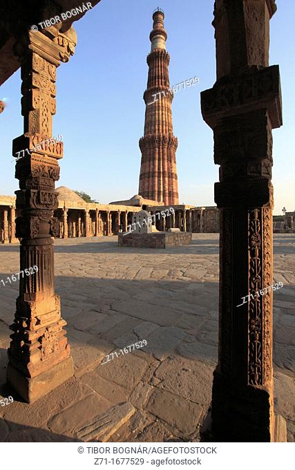 India, Delhi, Qutb Minar, Quwwat-ul-Islam Mosque