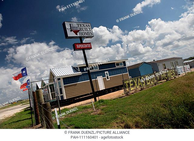 Tim's Tiny Homes in Seguin, right next to Interstate 10, 30 minutes from San Antonio, in October 2018. | usage worldwide