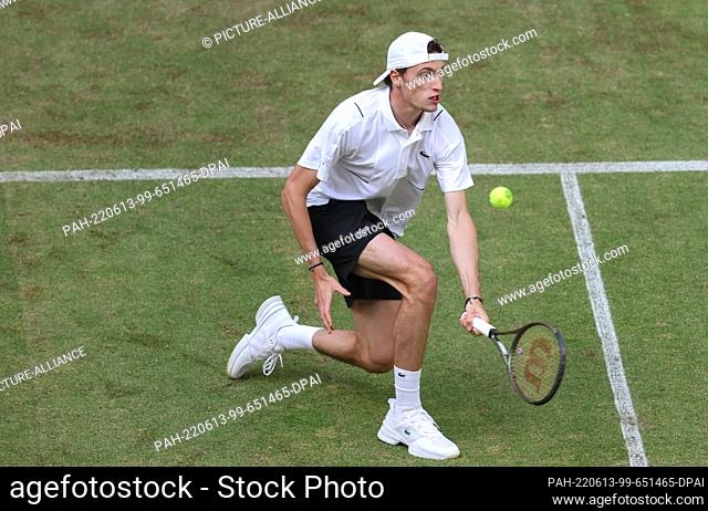13 June 2022, North Rhine-Westphalia, Halle: Tennis: ATP Tour singles, men, 1st round, Albot (Moldova) - Humbert (France)