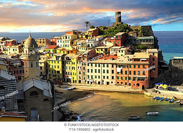 Photo of colorful fishing housesthe fishing port of Vernazza at sunrise, Cinque Terre National Park, Ligurian Riviera, Italy  A UNESCO World Heritage Site