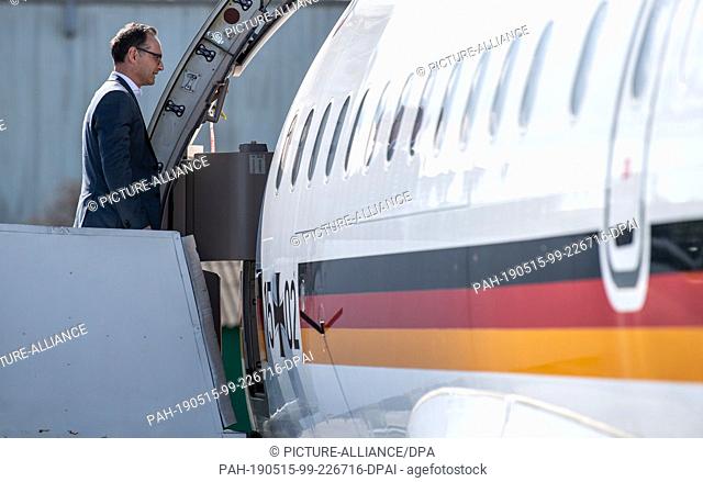 29 April 2019, Brazil, Salvador Da Bahia: Heiko Maas (SPD), Foreign Minister of the Federal Republic of Germany, is boarding the government aircraft Airbus A319...