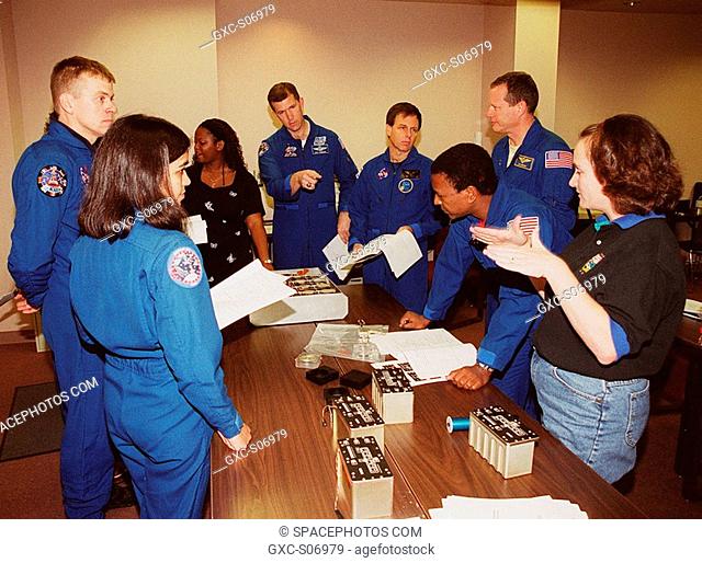 12/07/2000 --- As part of In-Flight Maintenance training at SPACEHAB, in Cape Canaveral, Fla., the STS-107 crew learns about Biological Research in Canisters...
