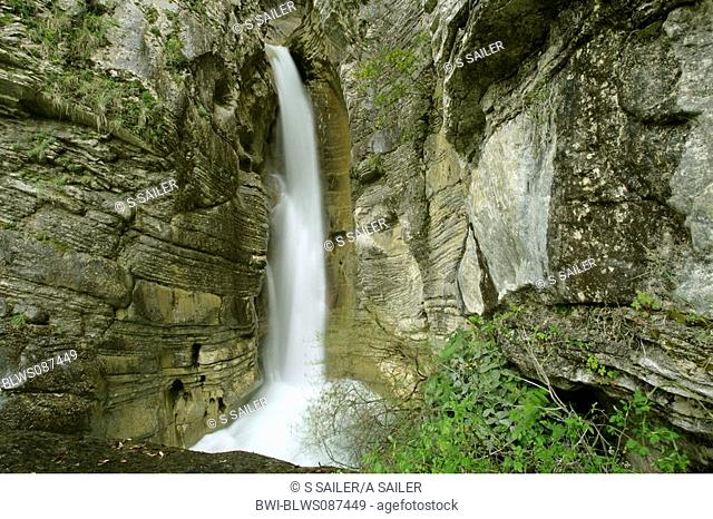 Waterfall in the gorge of the Salinello river, Italy, Abruzzo, Teramo, Naturreservat Salinello