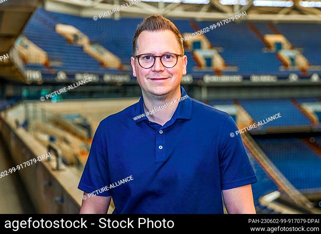 02 June 2023, North Rhine-Westphalia, Gelsenkirchen: André Hechelmann, the new sports director at FC Schalke 04, is standing in the Veltins Arena