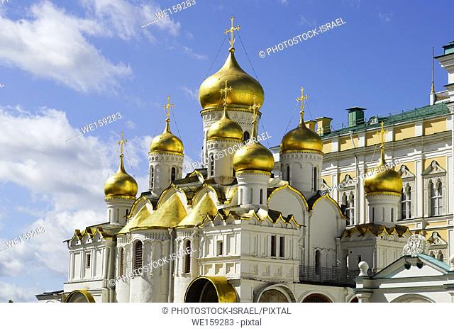 The gilded domes of the Cathedral of Annunciation, The Kremlin, Moscow, Russia