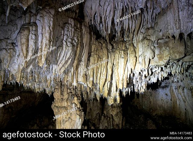 Tropstone cave in France, Grottes de Waroly