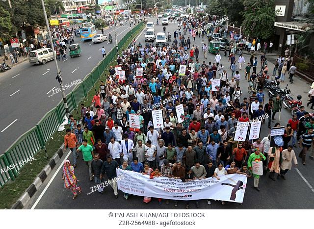 BANGLADESH, Dhaka : Leaders and activists of Gonojagoron Mancha hold a procession at Shahbagh in Dhaka on November 1, 2015