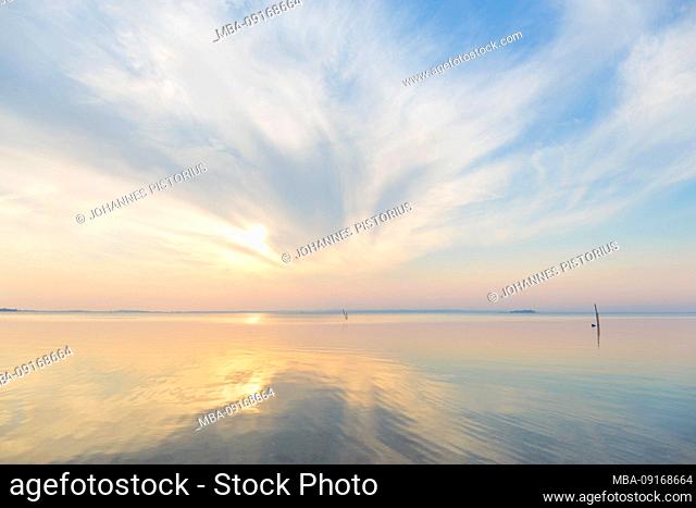 Europe, Denmark, Møn, footbridges, sunset over the bay of Stege (jetties bends) with view towards Kalvehave, right is the small island Lindholm