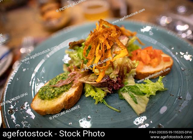 26 February 2020, Bremen, Bremerhaven: Bruschetta with salad is served at the leftover dinner at the Atalantic Sail City Hotel in Bremerhaven