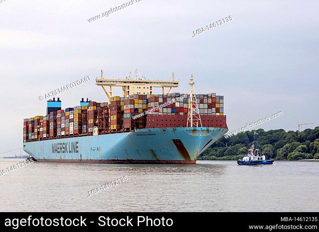The container ship Monaco Maersk entering the port of Hamburg
