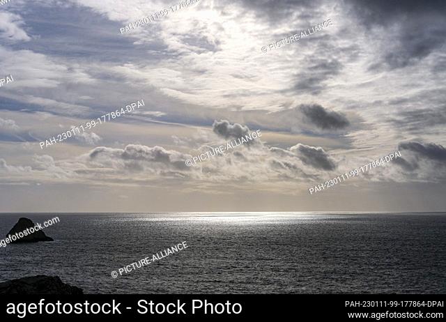 PRODUCTION - 28 September 2022, France, Camaret-Sur-Mer: The Tas des Pois rocks, a group of six rocks in total, rise out of the sea at Cape Pointe de Penhir on...