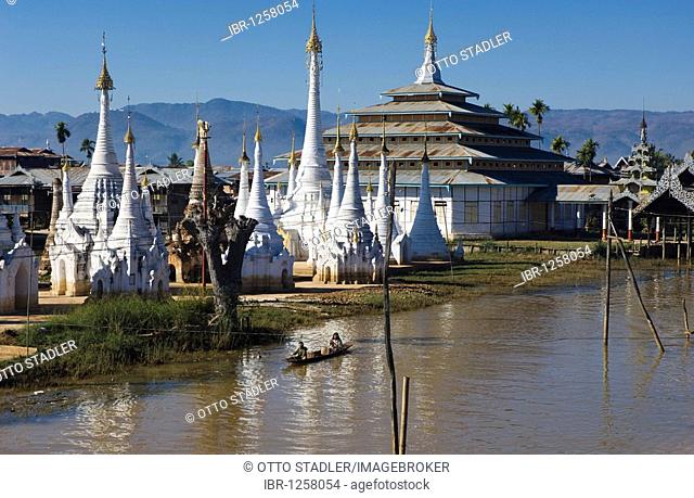 Buddhist temple, stupas, Ywama, Inle Lake, Shan State, Burma, Myanmar, Asia