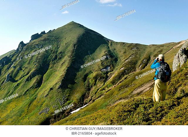 Hiker in the Massif du Sancy, Parc Naturel Regional des Volcans d'Auvergne (Regional Nature Park of the Volcanoes of Auvergne), Monts Dore, Puy de Dome, France