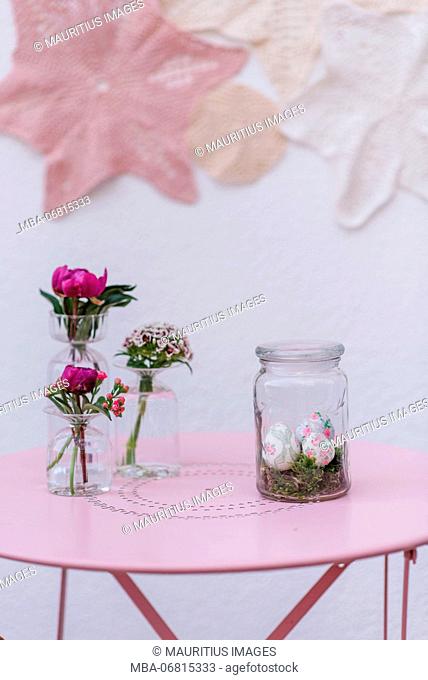 Easter decoration, glass, eggs, flowers