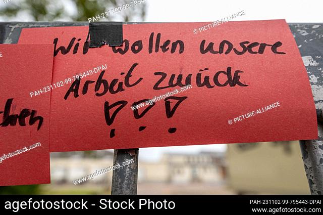 02 November 2023, Saxony-Anhalt, Eisleben: ""We want our jobs back!!!"" is written on a note at the factory gate of the toy and furniture manufacturer Haba in...
