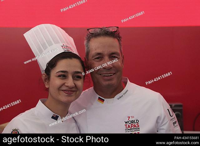 08.11.2023; Valladolid, Spain.- Volker Osieka, German chef of Kochkunst Osieka and Eda Tuc chef, presents his Tapa ""Salmon M&M"" during his participation in...