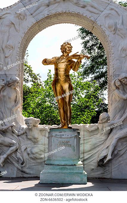 Das Johann Strauß Denkmal steht im Wiener Stadtpark
